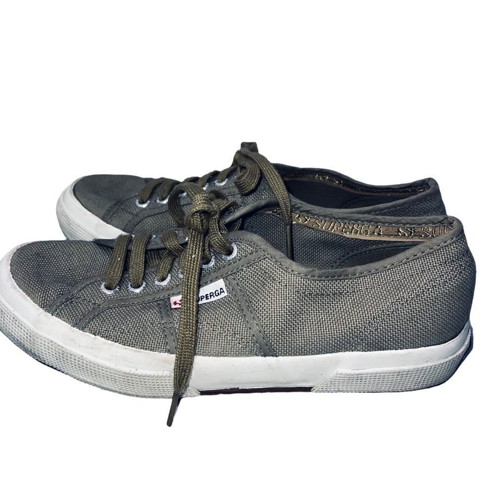 𝅺SuperGa Sneakers Women’s size 8.5 Men’s size 7. Gender neutral.